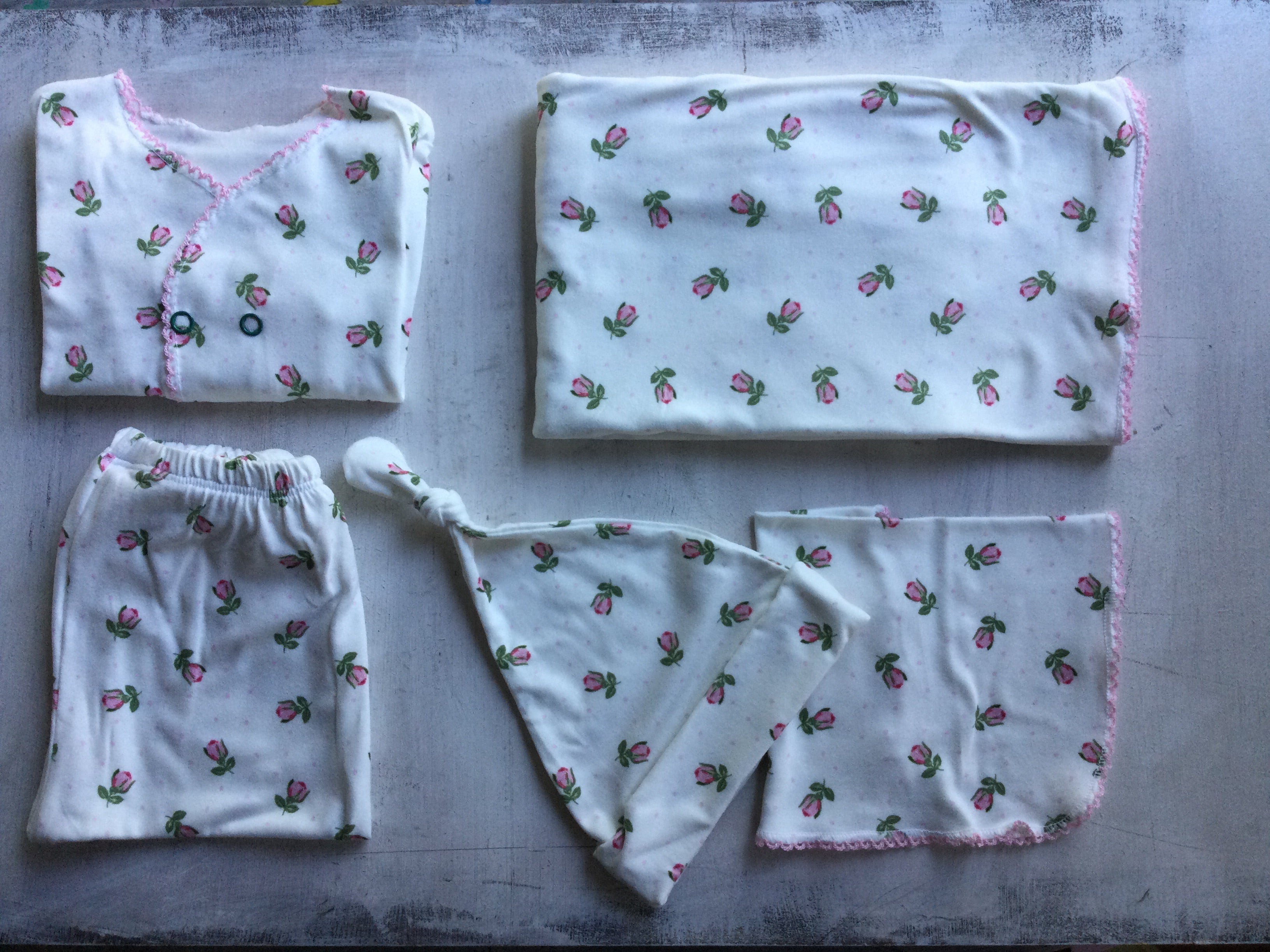 Set Ajuar Recién Nacido piezas algodón gamuzado – LA MONA JACINTA